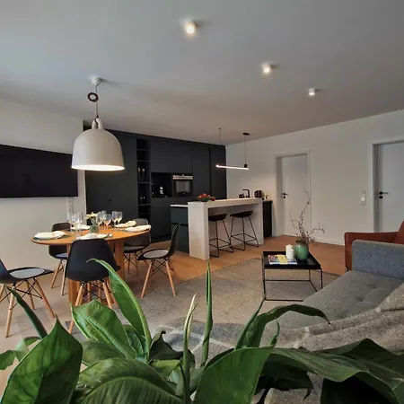 Meridian Apartment *